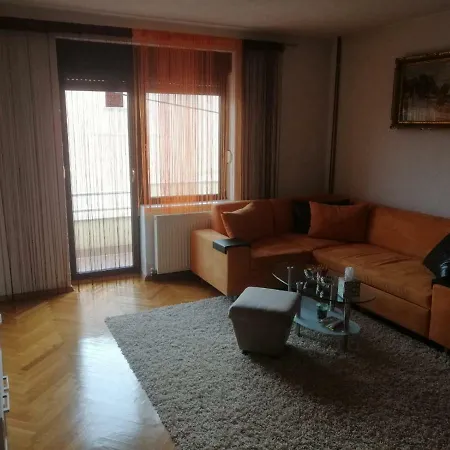 As アパート リヴノ